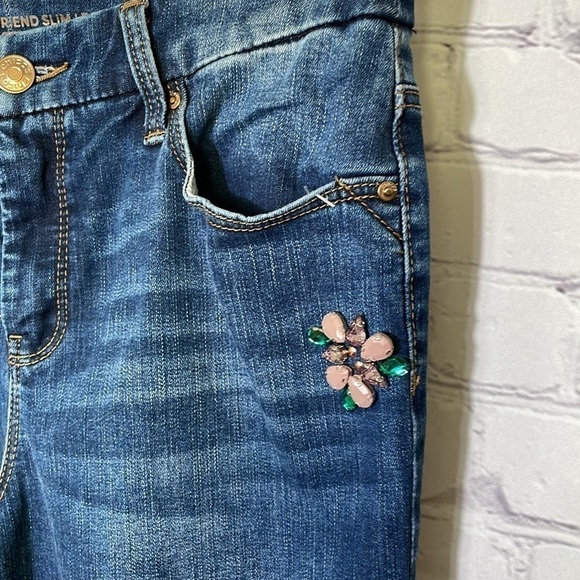 Chico’s 00 So Slimming Jewel Embellished Girlfriend Ankle Jeans - US 2R WJ74 - Picture 2 of 12